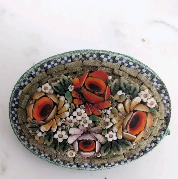 Authentic Antique Italian Micromosaic Brooch – Victorian Era (c.1860–1890)